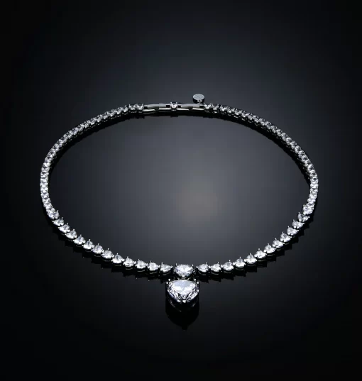 J19avg06 Infinitylove Necklace Silver.1 900x