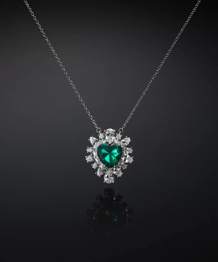 J19awj02 Emerald Necklace Silver.1 900x